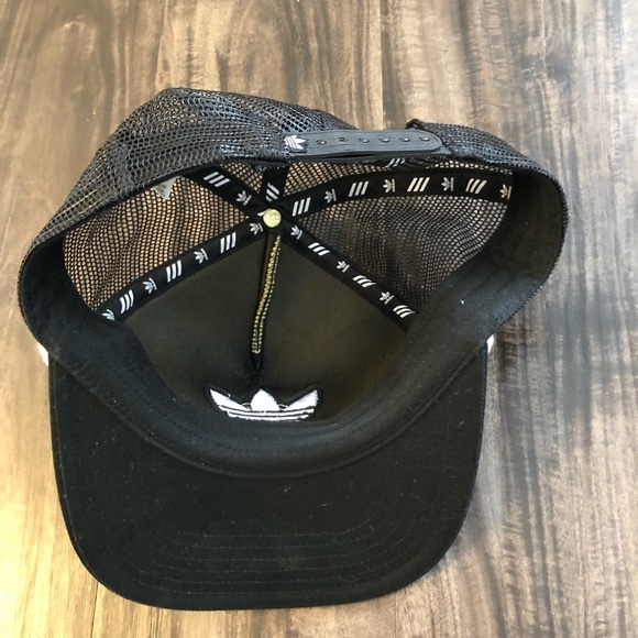 Adidas SnapBack hat - Picture 3 of 3